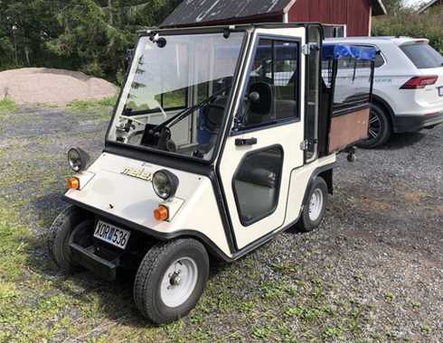 Vit elbil med flak och gallerbur Melex 252 48 stulen i Sunne